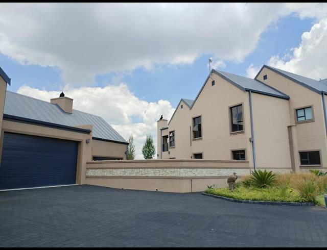 5 BEDROOM HOUSE FOR SALE IN HERON BANKS GOLF ESTATE